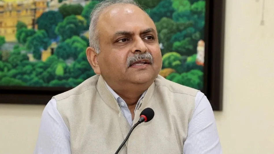 Ravi Agrawal in a strategic leadership discussion